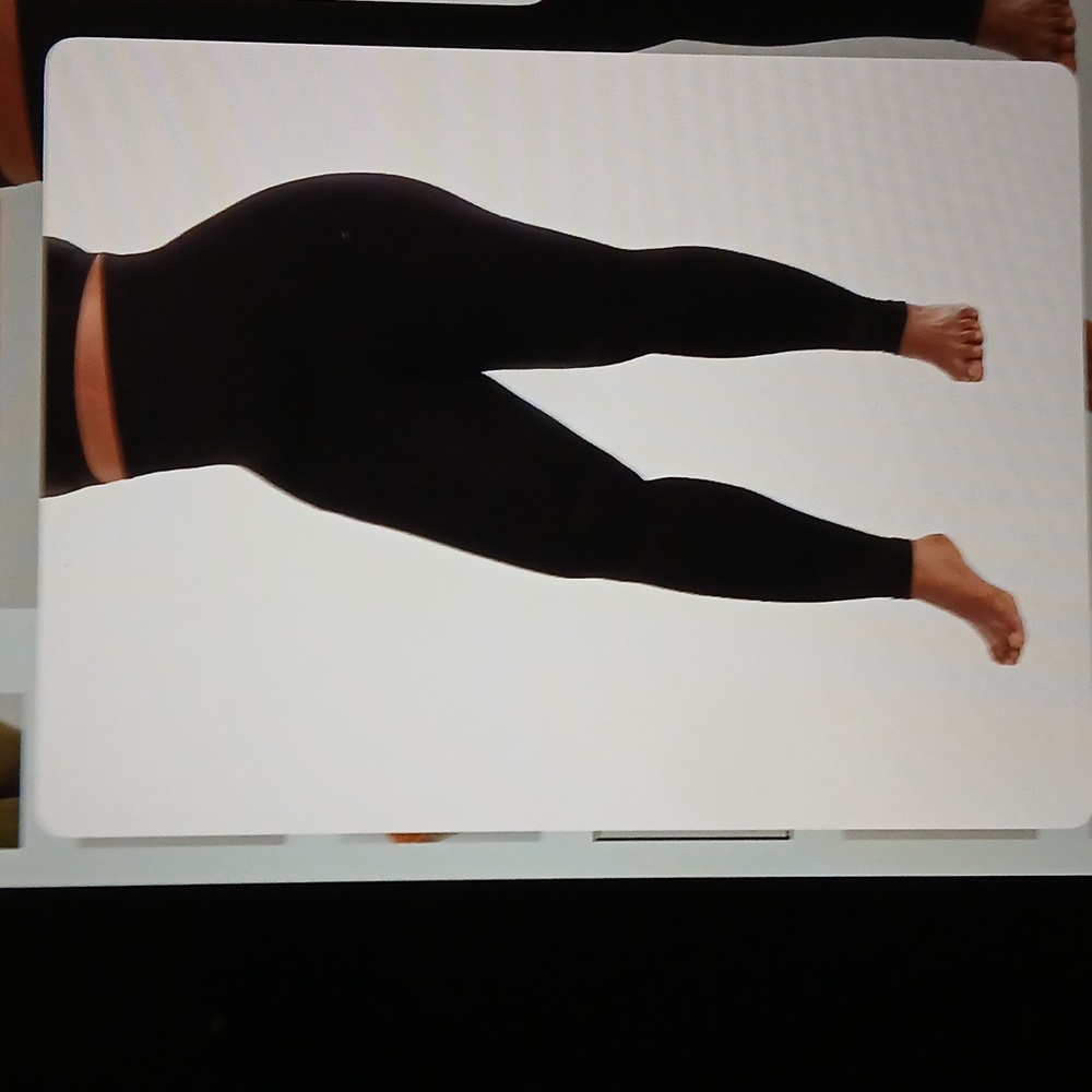 10 Empetua High-Waisted Shaping Leggings Black